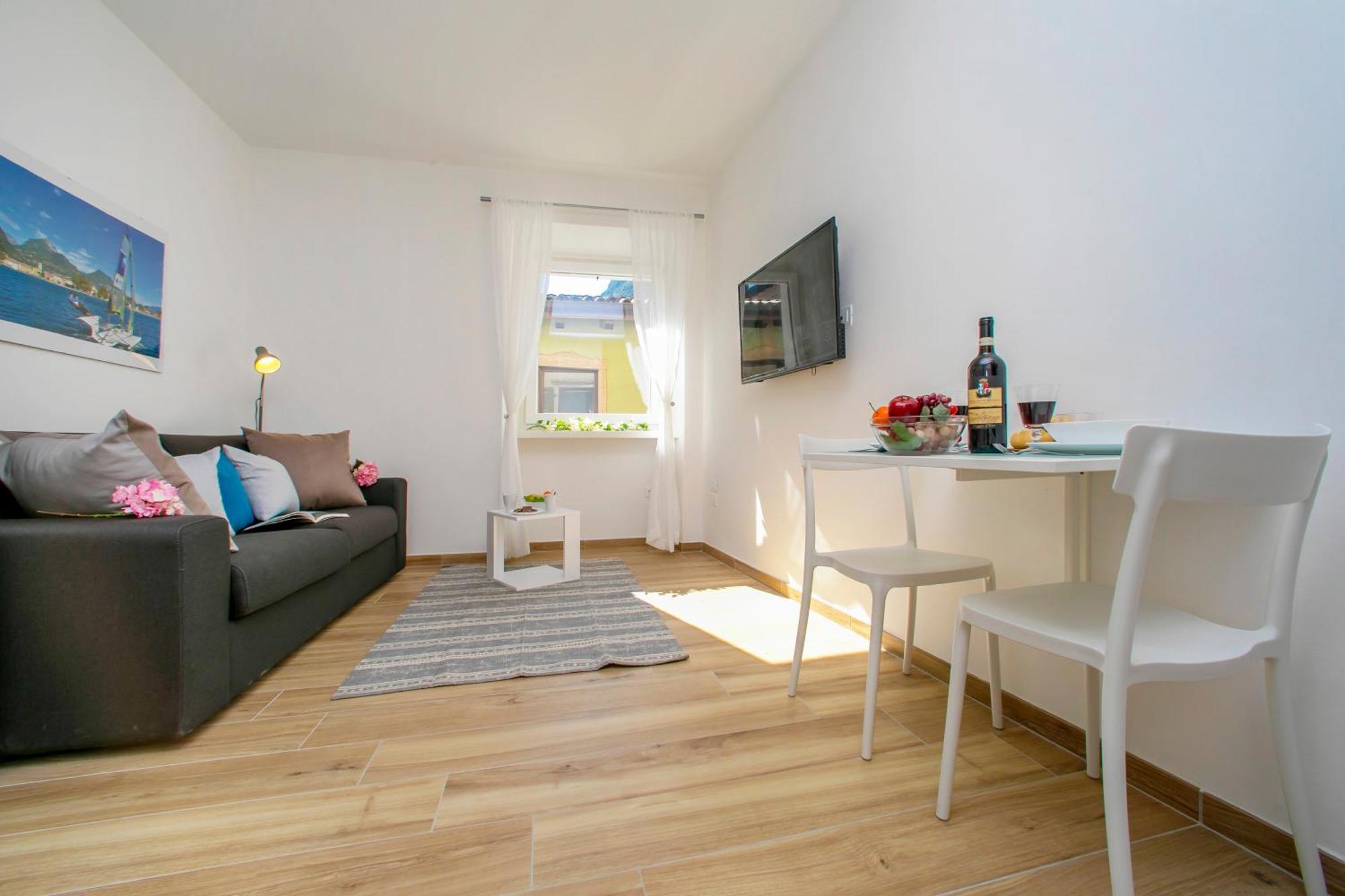 Nido Sui Tetti Di Riva Del Garda - Happy Rentals Екстер'єр фото