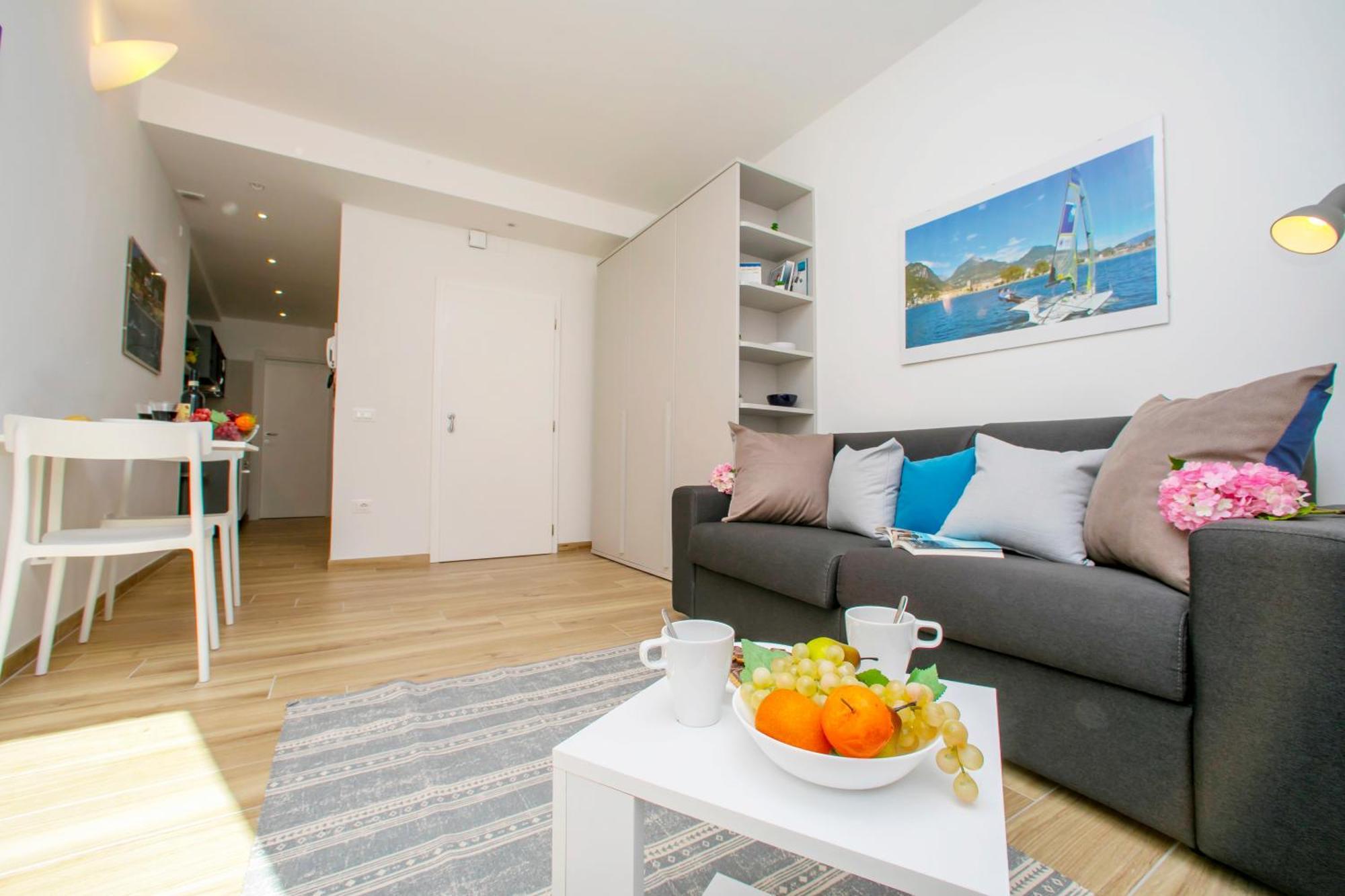Nido Sui Tetti Di Riva Del Garda - Happy Rentals Екстер'єр фото