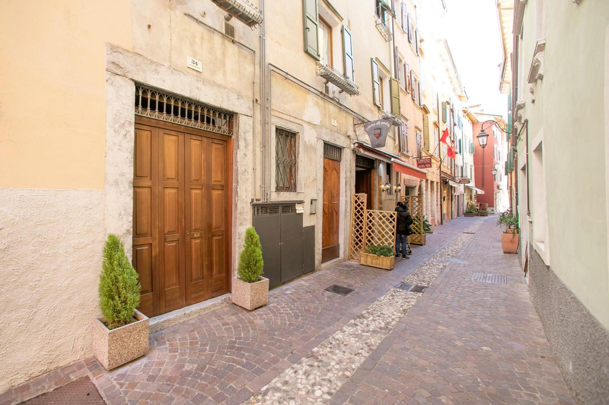 Nido Sui Tetti Di Riva Del Garda - Happy Rentals Екстер'єр фото